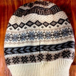 Mukluks reversible winter hat.